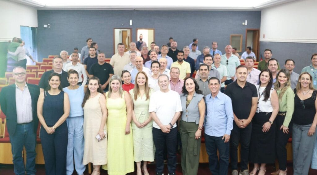 Encontro Jorge Lima (Secretário Estadual de Desenvolvimento Econômico) com prefeitos da AMA Foto10 Participantes Geral
