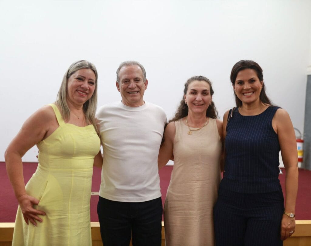 Encontro Jorge Lima (Secretário Estadual de Desenvolvimento Econômico) com prefeitos da AMA Foto17 Meire Jorge Lima Prefeita de Poloni Tania