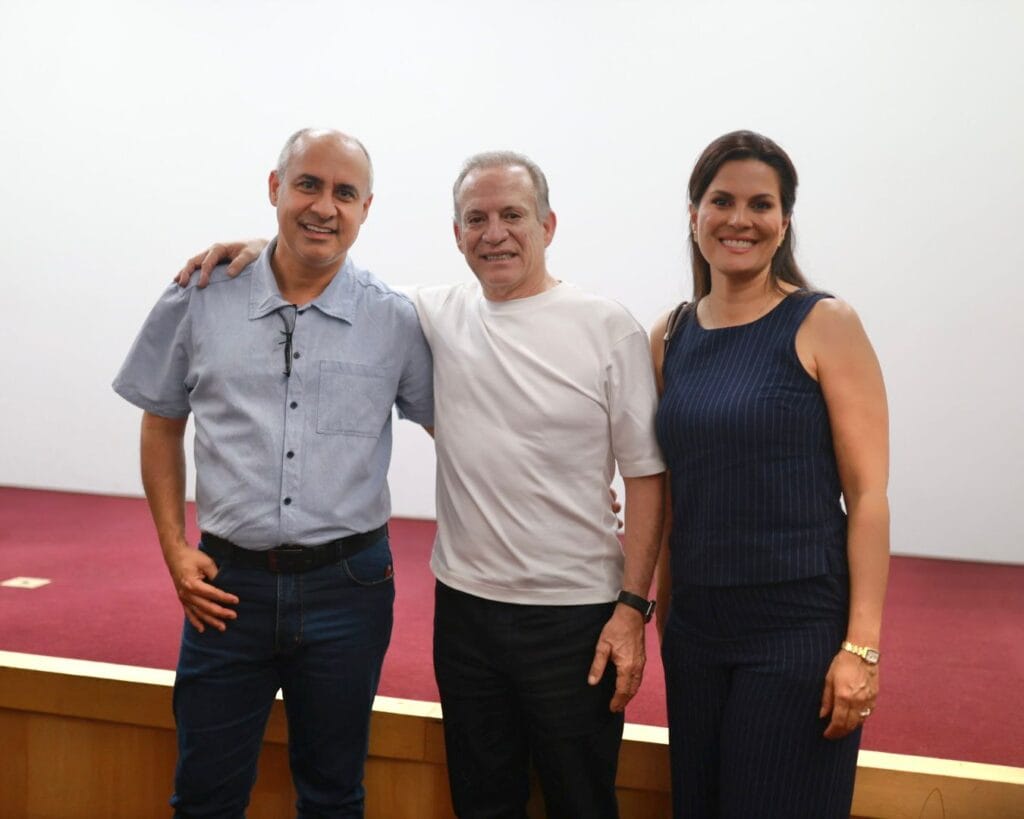 Encontro Jorge Lima (Secretário Estadual de Desenvolvimento Econômico) com prefeitos da AMA Foto19 Paturi Jorge Lima Tania