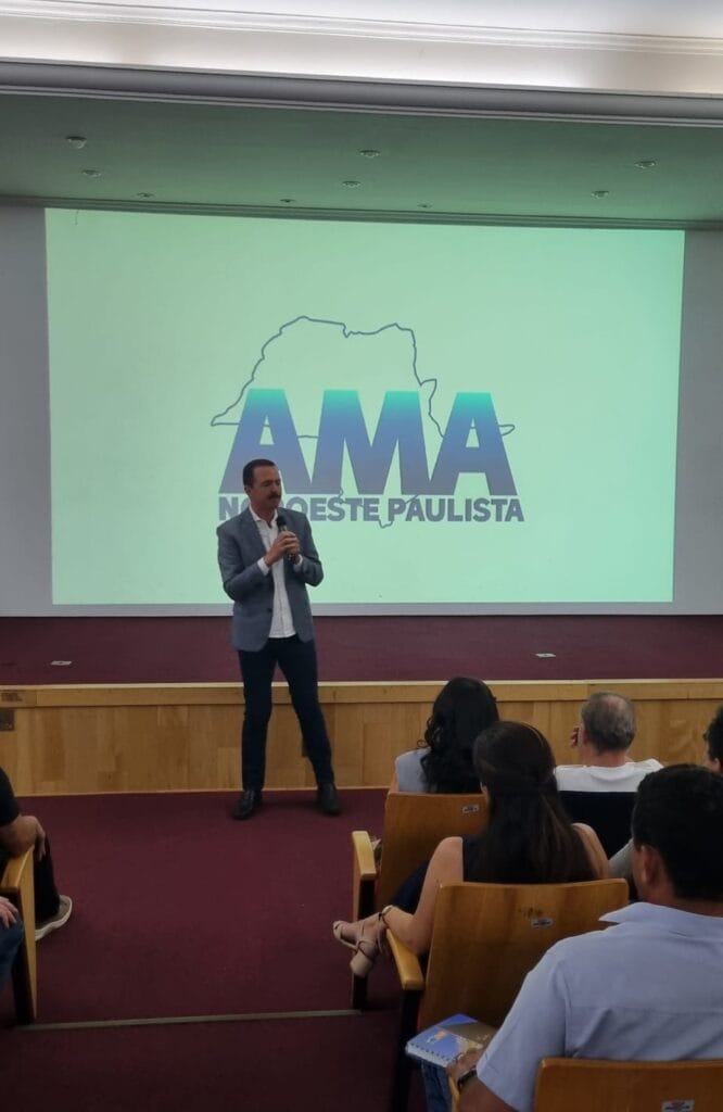 Encontro Jorge Lima (Secretário Estadual de Desenvolvimento Econômico) com prefeitos da AMA Foto5 Itamar falando