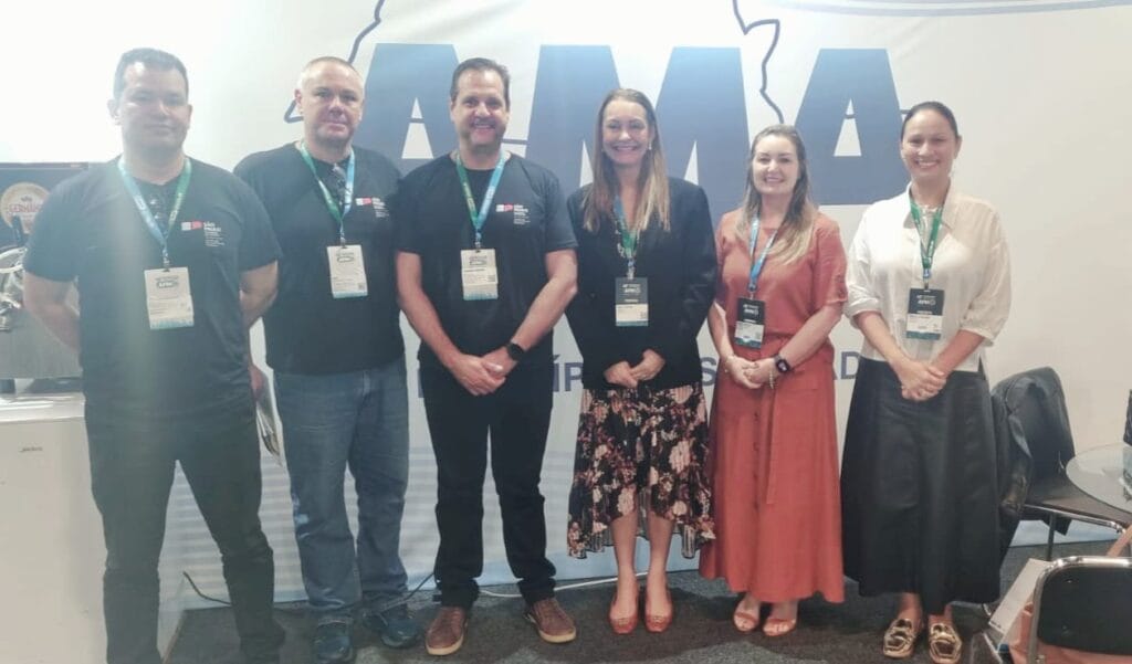 Foto12 Diretor Regionais Desenvolvimento Economico Mireli Thais Priscila